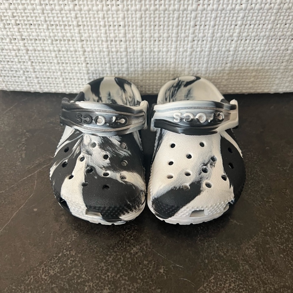Crocs Toddler Shoes Size 4 - Black/White Tie-Dye